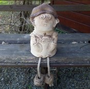 Kameninová postavička na pařez